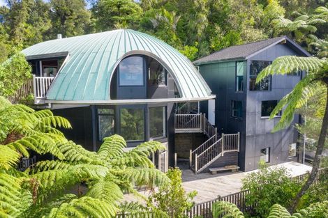 Photo of property in 440 Scenic Drive, Waiatarua, Auckland, 0612