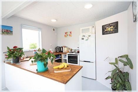 Photo of property in 6 Watchorn Place, Foxton Beach, Foxton, 4815