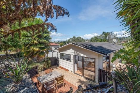 Photo of property in 1/5 Phillipa Place, Browns Bay, Auckland, 0630