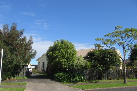 Photo of property in 2/2a Jennifer Place, Papatoetoe, Auckland, 2025