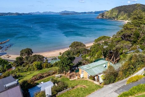 Photo of property in 4 Queens View Road, Russell, 0202