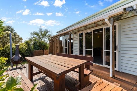 Photo of property in 12 Beaumont Crescent, Frankleigh Park, New Plymouth, 4310