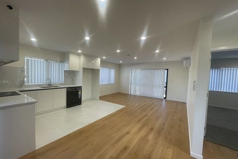 Photo of property in 16 Blue Way, Glendene, Auckland, 0602