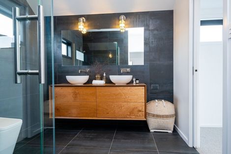 Photo of property in 52 Charles Street, Westshore, Napier, 4110