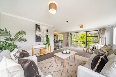 Photo of property in 5 Winchester Avenue, Pinehaven, Upper Hutt, 5019