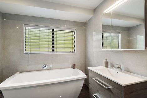 Photo of property in 21 Ballini Rise, West Harbour, Auckland, 0618