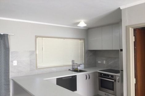 Photo of property in 3/2 Vodanovich Road, Te Atatu South, Auckland, 0610