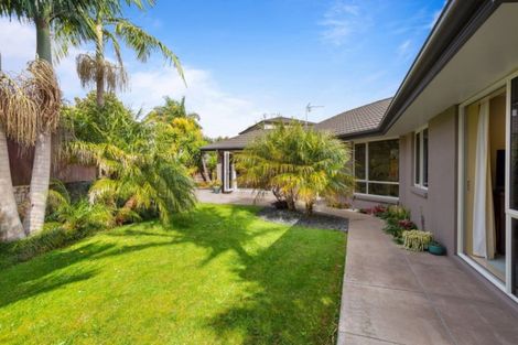 Photo of property in 35 Admirals Court Drive, Greenhithe, Auckland, 0632