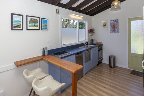 Photo of property in 39 Aperahama Street, Paekakariki, 5034