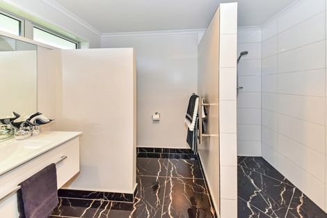 Photo of property in 9 Tongeren Square, Karaka, Papakura, 2113