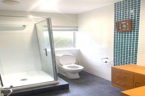 Photo of property in 2/8 Sandown Road, Rothesay Bay, Auckland, 0630