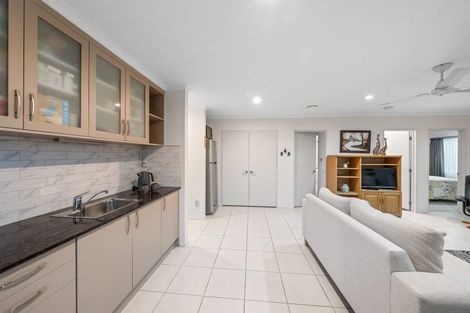 Photo of property in 3 Bezar Place, Flat Bush, Auckland, 2016