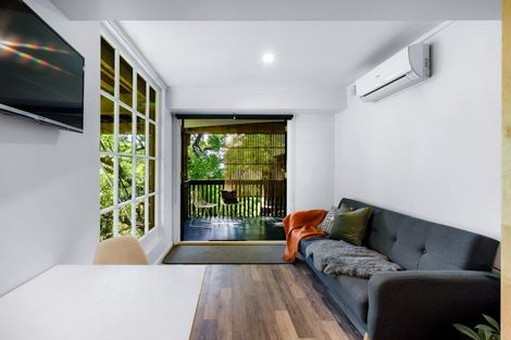 Photo of property in 35 Burns Road, Hospital Hill, Napier, 4110