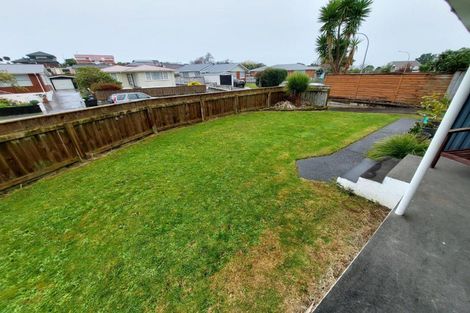 Photo of property in 8 Riversdale Drive, Merrilands, New Plymouth, 4312