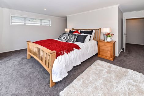 Photo of property in 9 Tongeren Square, Karaka, Papakura, 2113