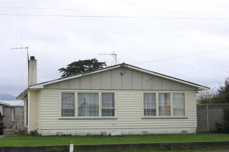 Photo of property in 13 William Street, Levin, 5510