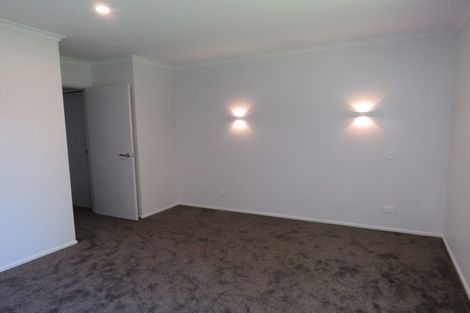 Photo of property in 5 Mackillop Way, Brooklands, New Plymouth, 4310