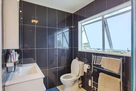 Photo of property in 35 Triangle Road, Massey, Auckland, 0614