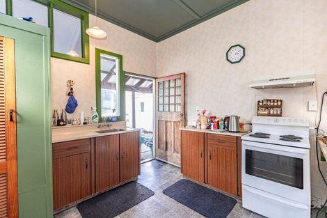 Photo of property in 30 Karaka Street, Castlecliff, Whanganui, 4501