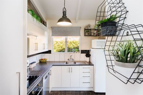 Photo of property in 7 Dampier Avenue, Awapuni, Palmerston North, 4412