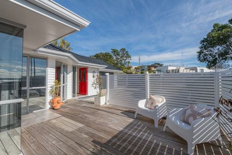 Photo of property in 1/4 Roberts Road, Matakatia, Whangaparaoa, 0930