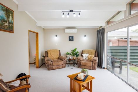 Photo of property in 17 Pinedale Parade, Milson, Palmerston North, 4414