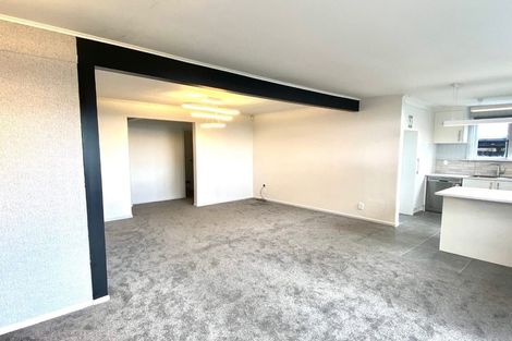 Photo of property in 240e Great North Road, Henderson, Auckland, 0612