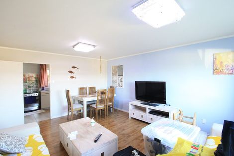 Photo of property in 2/78 West Coast Road, Glen Eden, Auckland, 0602