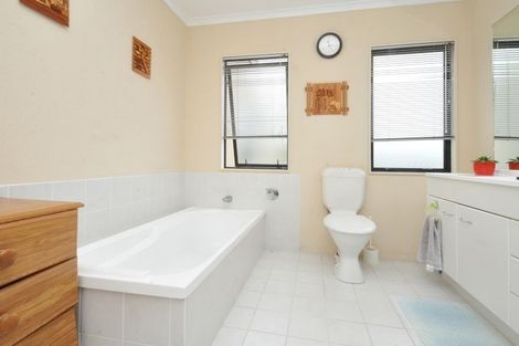 Photo of property in 27c Challinor Street, Pakuranga, Auckland, 2010