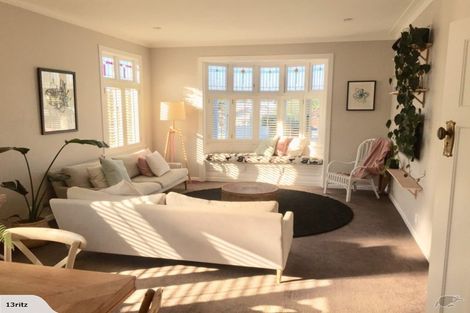 Photo of property in 9 Hanlon Crescent, Narrow Neck, Auckland, 0624