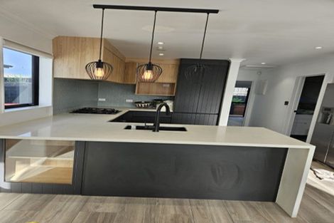 Photo of property in 15 Cambridge Road, Riverhead, 0820