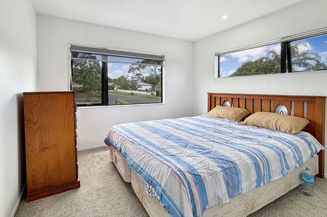 Photo of property in 2 Peterhouse Place, West Harbour, Auckland, 0618