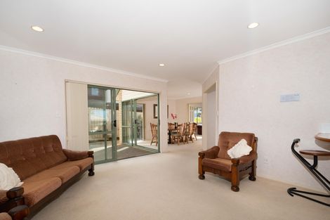 Photo of property in 28 San Bernadino Drive, Henderson, Auckland, 0612
