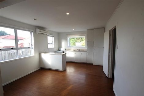 Photo of property in 6 Rondorlyn Place, Manurewa, Auckland, 2102