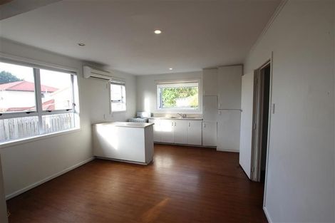 Photo of property in 6 Rondorlyn Place, Manurewa, Auckland, 2102