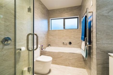 Photo of property in 29 Resolution Drive, Gulf Harbour, Whangaparaoa, 0930