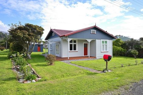 Photo of property in 10 Greenfield Street, Hector, 7822