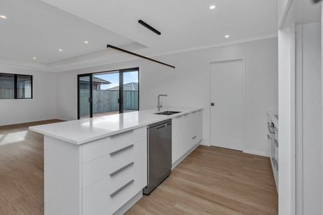 Photo of property in 11 Kapiakauri Road, One Tree Point, 0118
