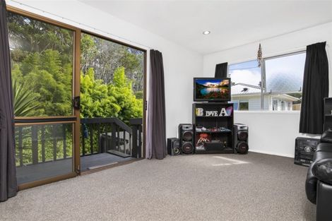 Photo of property in 1/14 Barnfield Place, Glendene, Auckland, 0602