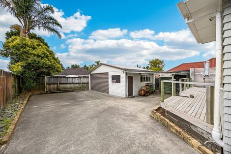 Photo of property in 36 Pine Avenue, Henderson, Auckland, 0612