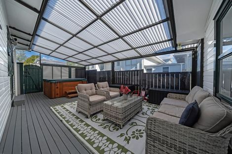 Photo of property in 6 Aplin Place, Birkdale, Auckland, 0626