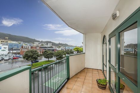 Photo of property in Royal Regal Apartments, 2/50 Cambridge Terrace, Te Aro, Wellington, 6011