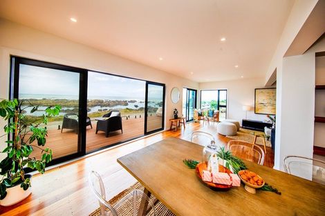 Photo of property in 354 The Esplanade, Island Bay, Wellington, 6023