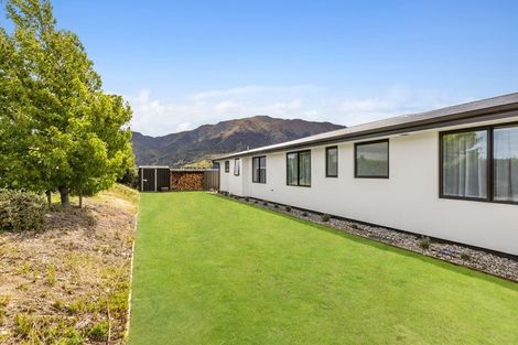 Photo of property in 9 Isthmus Place, Lake Hawea, Wanaka, 9382