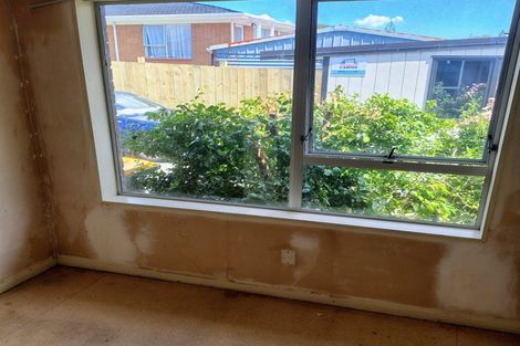 Photo of property in 2/37 Blacklock Avenue, Henderson, Auckland, 0612