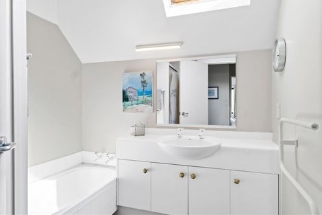 Photo of property in 8 Rhodesvale Terrace, Cashmere, Christchurch, 8022