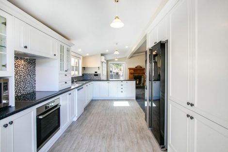 Photo of property in 32 Milton Road, Bluff Hill, Napier, 4110