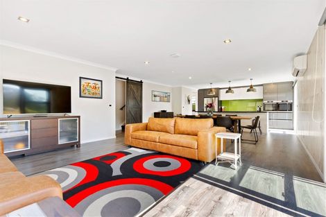 Photo of property in 8 Te Roera Place, Riverhead, 0820