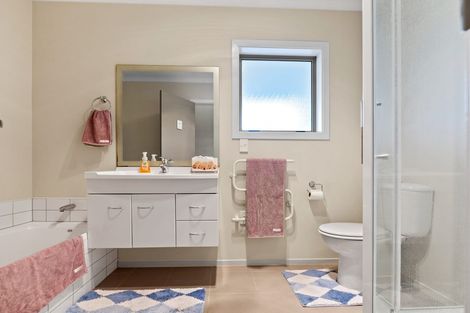 Photo of property in 35/64 Kawaha Point Road, Kawaha Point, Rotorua, 3010