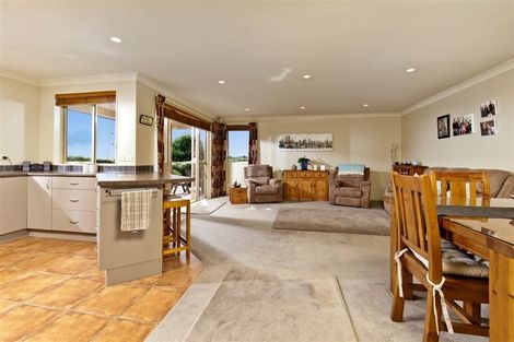 Photo of property in 35 Sapperton Drive, Henderson, Auckland, 0612